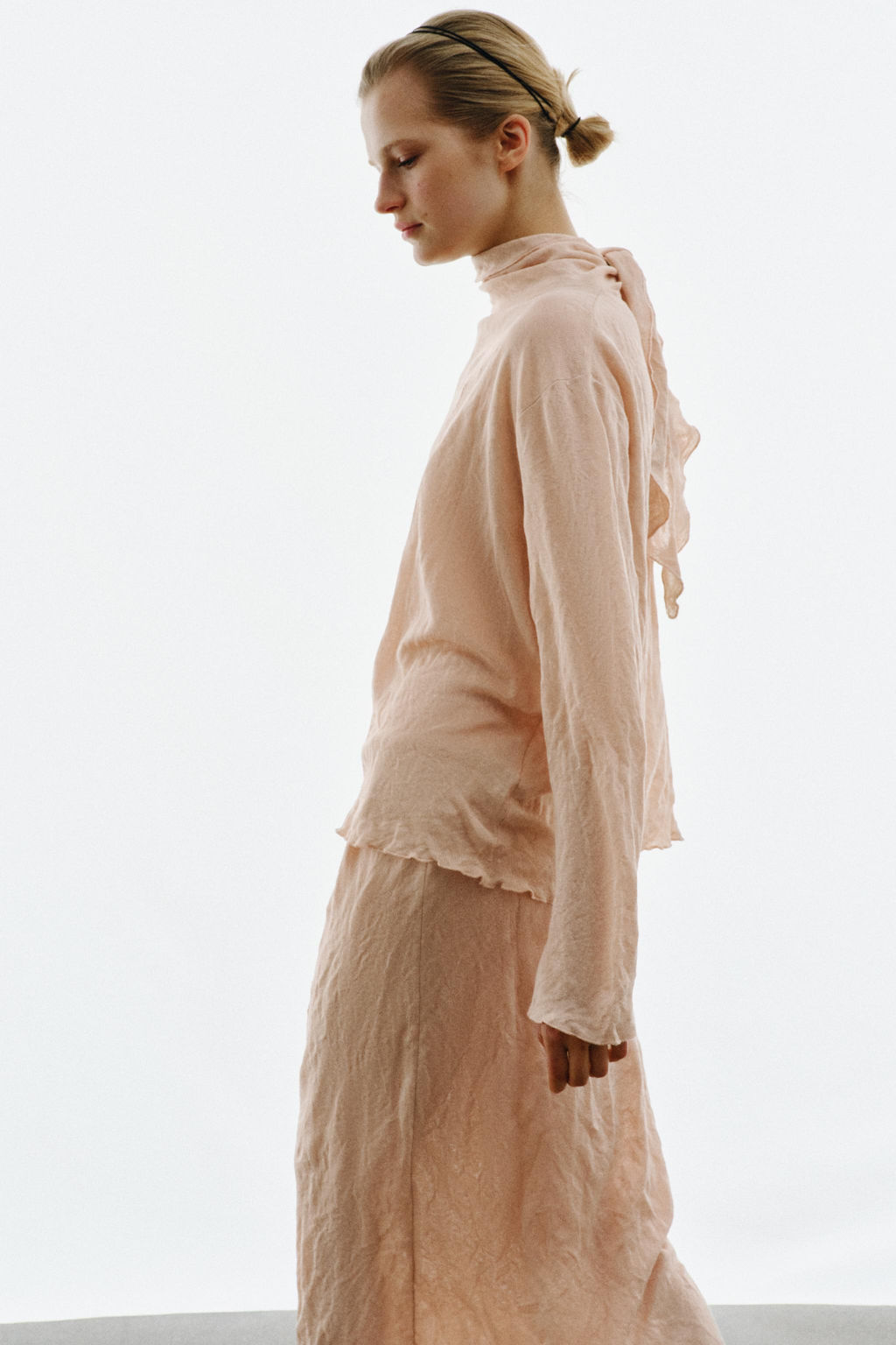 FALDA MIDI PUNTO EFECTO ARRUGADO / rosa claro - Zara фото 3