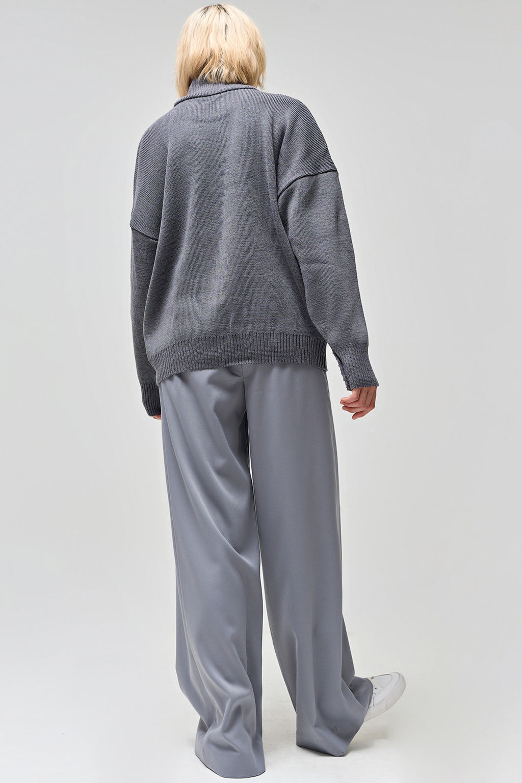 Свитер объемный меланж графитовый