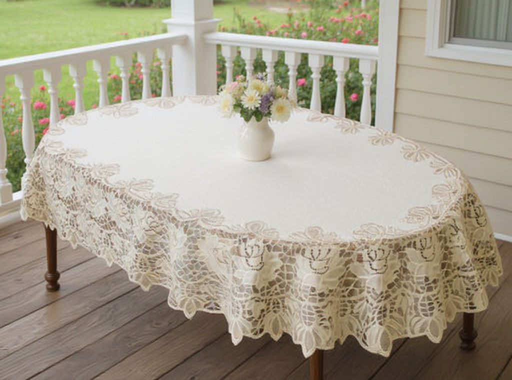 Скатерть арт. 202541/120/3, овал, 120 см х 160 см, цвет: кремово-золотистый