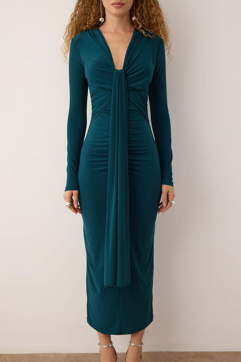 Kahverengi Vucuda Oturan V Yaka Orme S?k Elbise TPRAW25EL00043 - Trendyolmilla фото 15