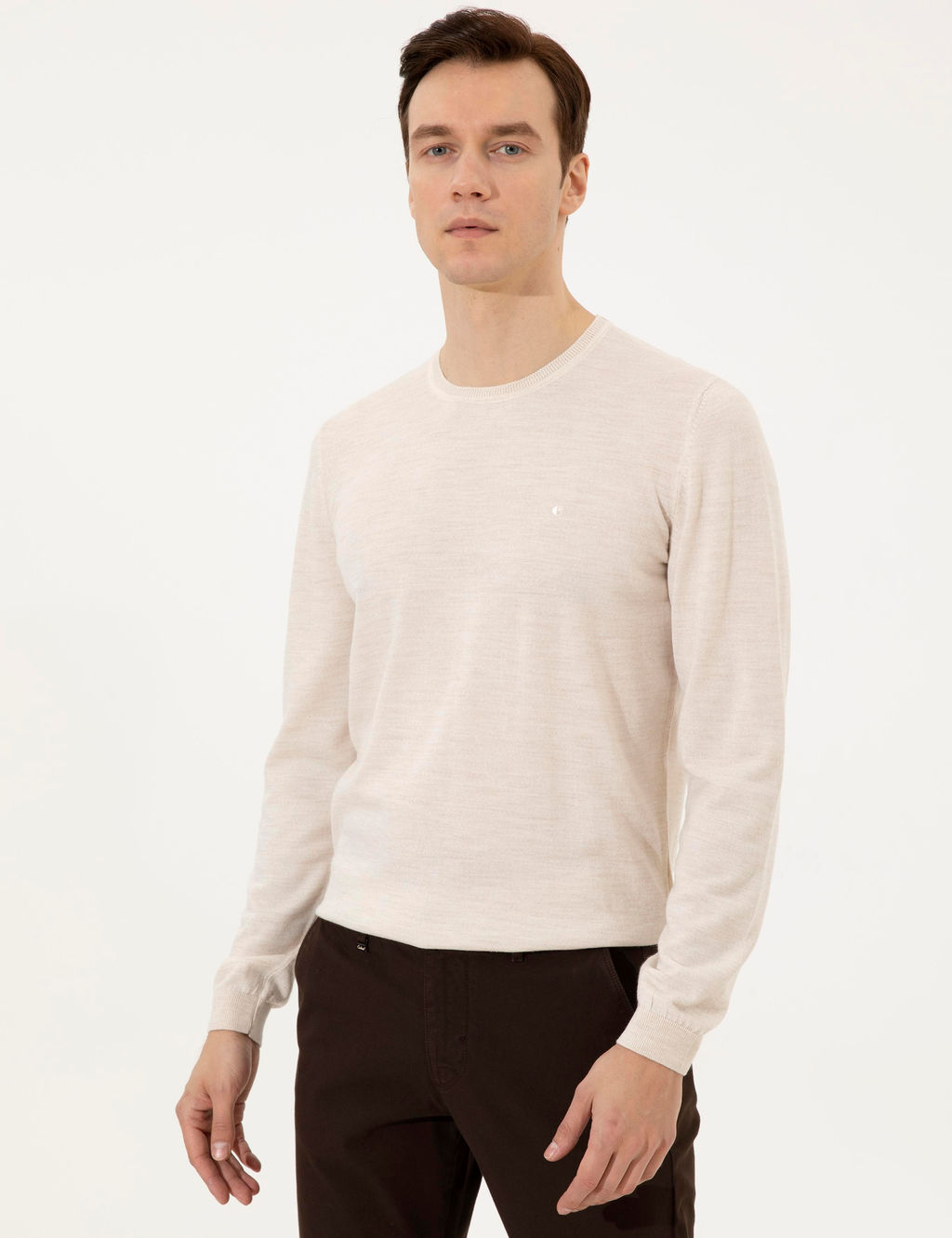 Бежевый базовый трикотажный свитер с круглым вырезом - Cacharel фото 3