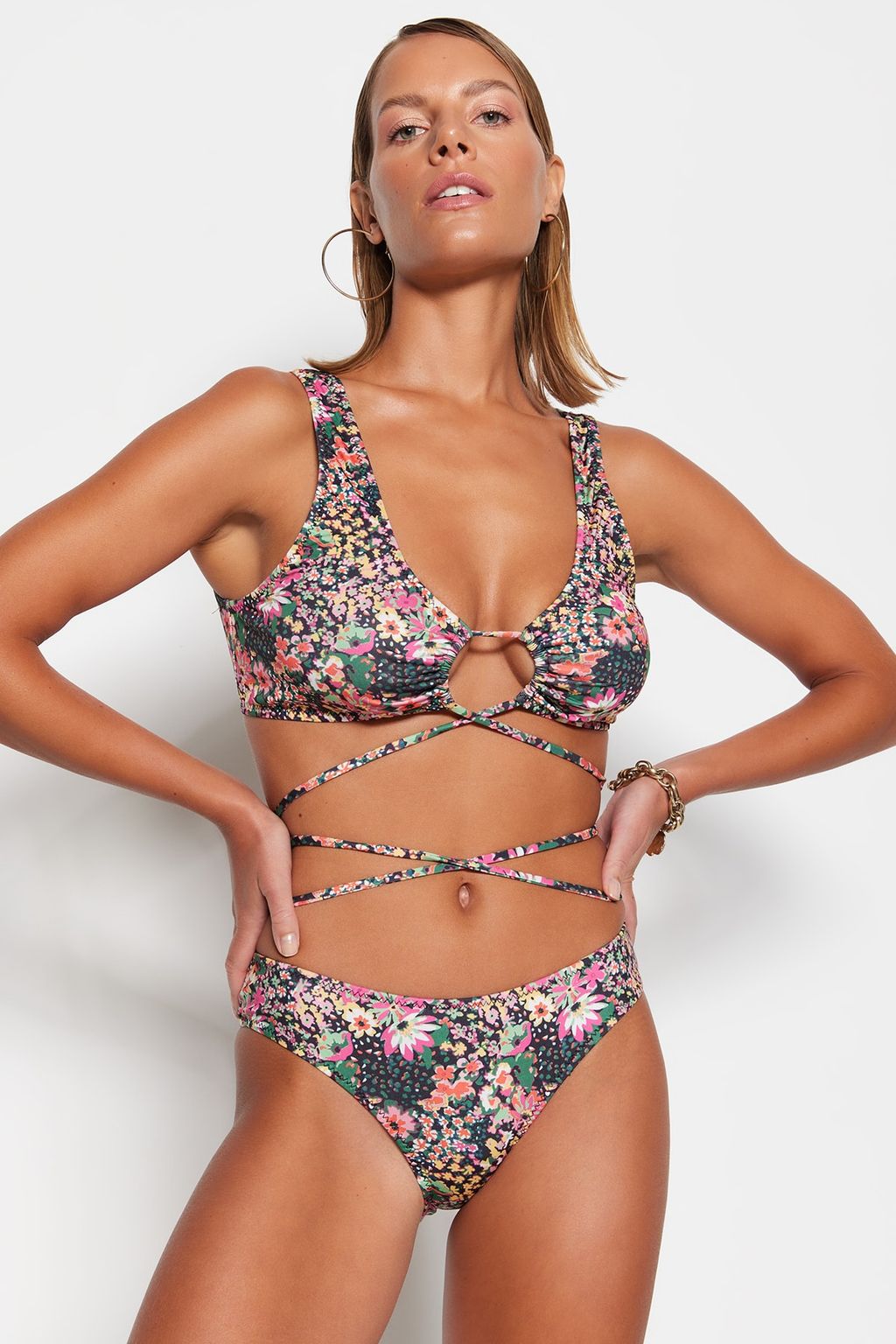 TRENDYOLMILLA Cicek Desenli Normal Paca Bikini Alt? TBESS23BA00155  фото 2
