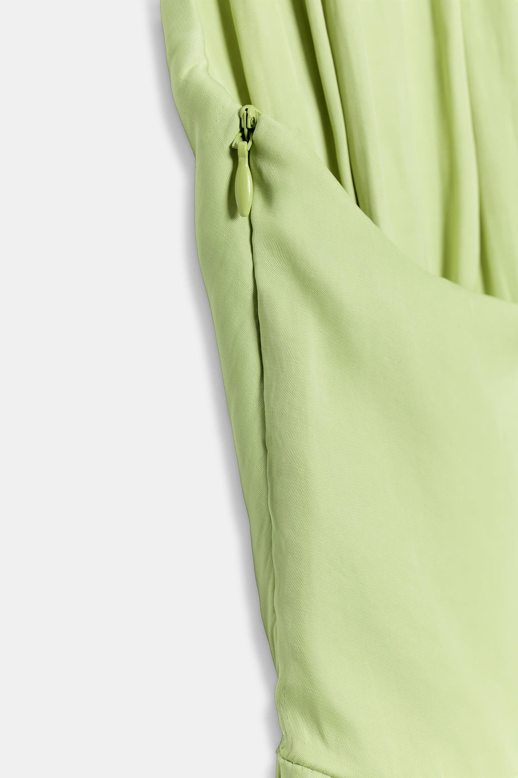 VESTIDO ASIM?TRICO SATINADO NUDO / Verde