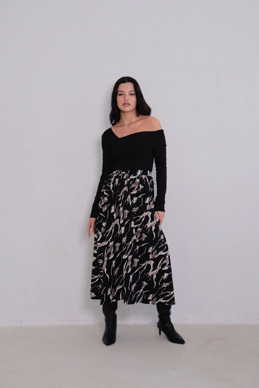11374 Юбка А-силуэта чёрная с принтом - Martichelli фото 15