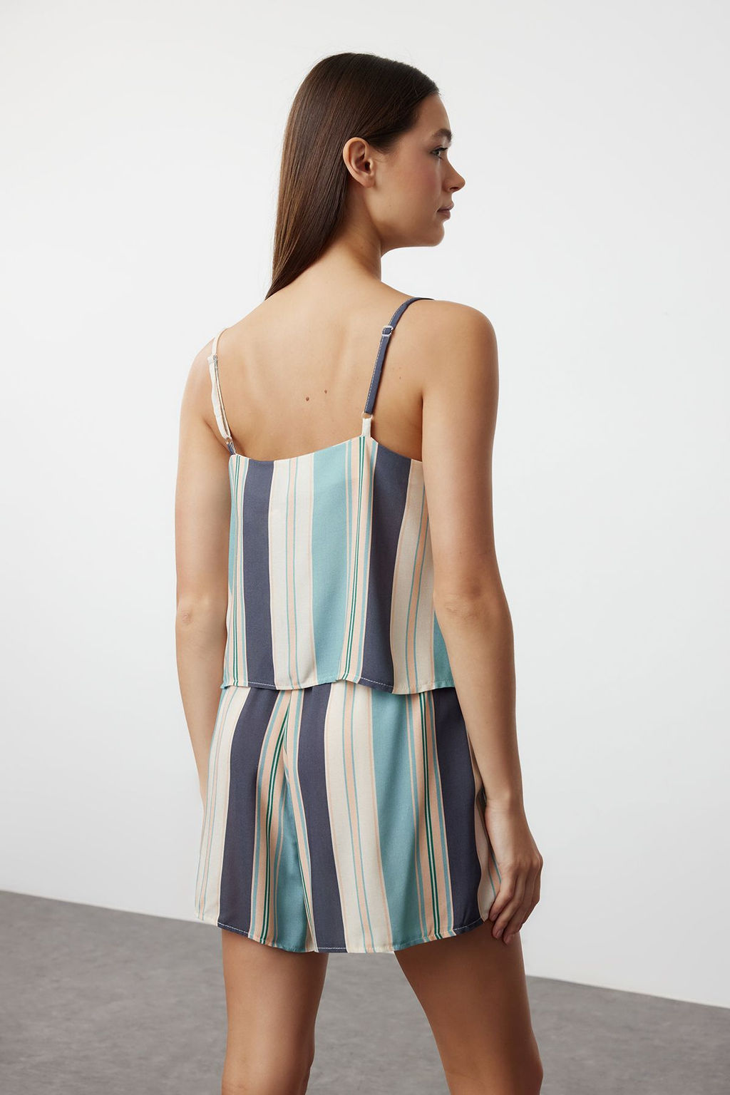 Trendyolmilla Pembe Cizgili Ip Ask?l? Viskon Sortlu Dokuma Pijama Tak?m? THMSS23PT00225 фото 13