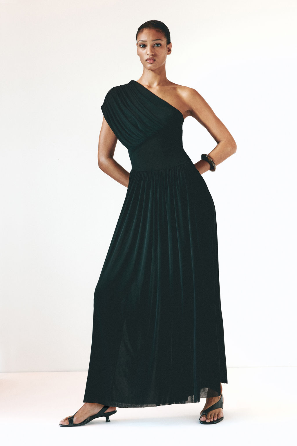 Vestido drapeado de un hombro - H&m фото 3