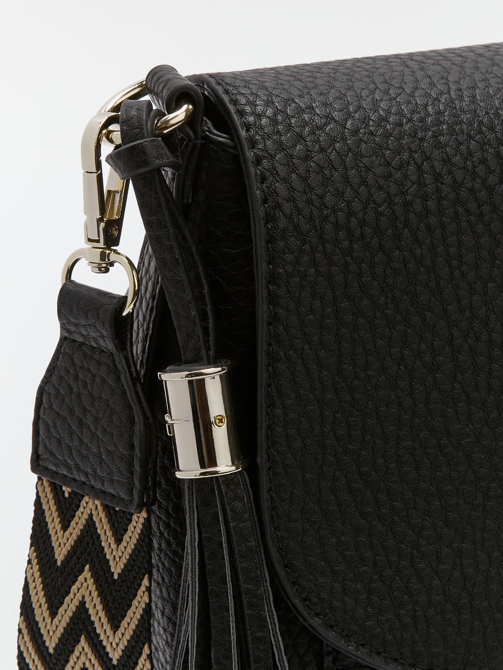 Женская сумка на плечо TAMARIS Carissa Артикул 4370433, черный - Tendance фото 5