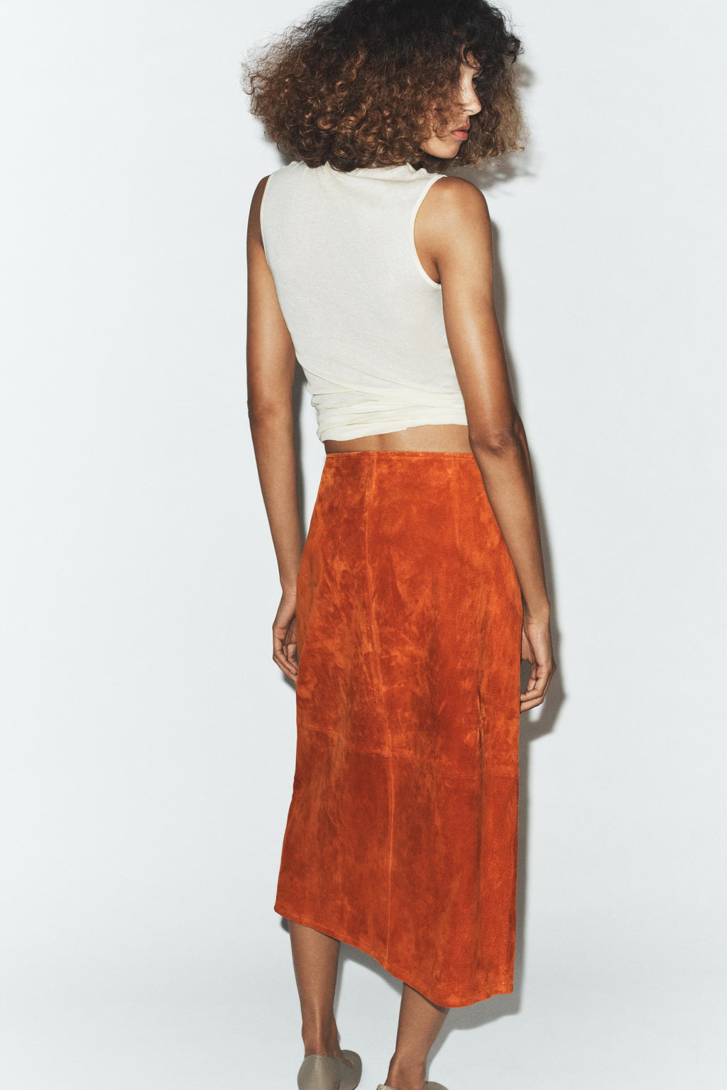 100% SUEDE LEATHER WRAP MIDI SKIRT - Zara фото 4