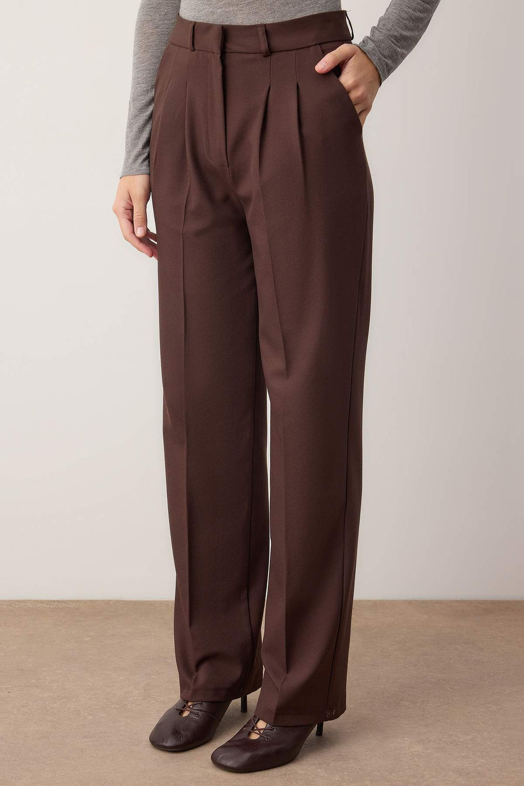 Koyu Kahverengi Limited Edition Straight/Duz Kesim Pilili Dokuma Kumas Pantolon TWOAW23PL00401