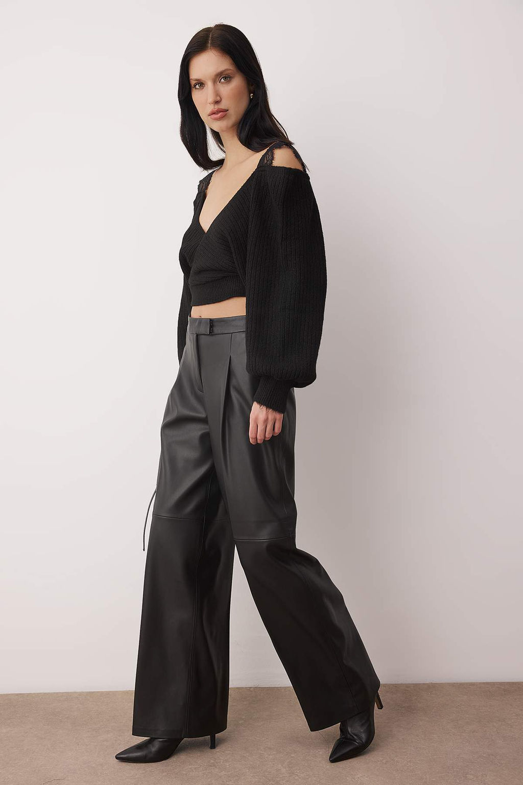 Siyah Dantel Ask?l? V Yaka Triko Kazak TWOAW26KZ00292