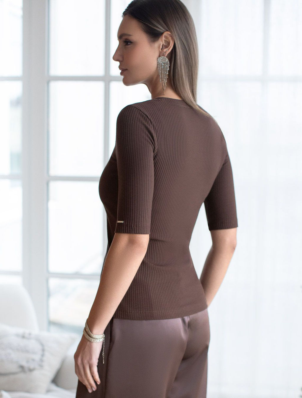 D49.105 Футболка женская шоколад