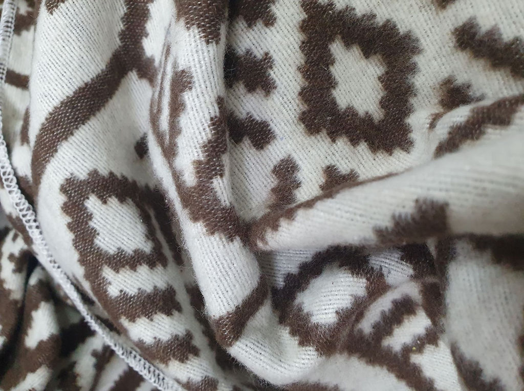 Одеяло байковое 140*205 жаккард "Норвежские узоры" цв. корич (Россия ВВТ)