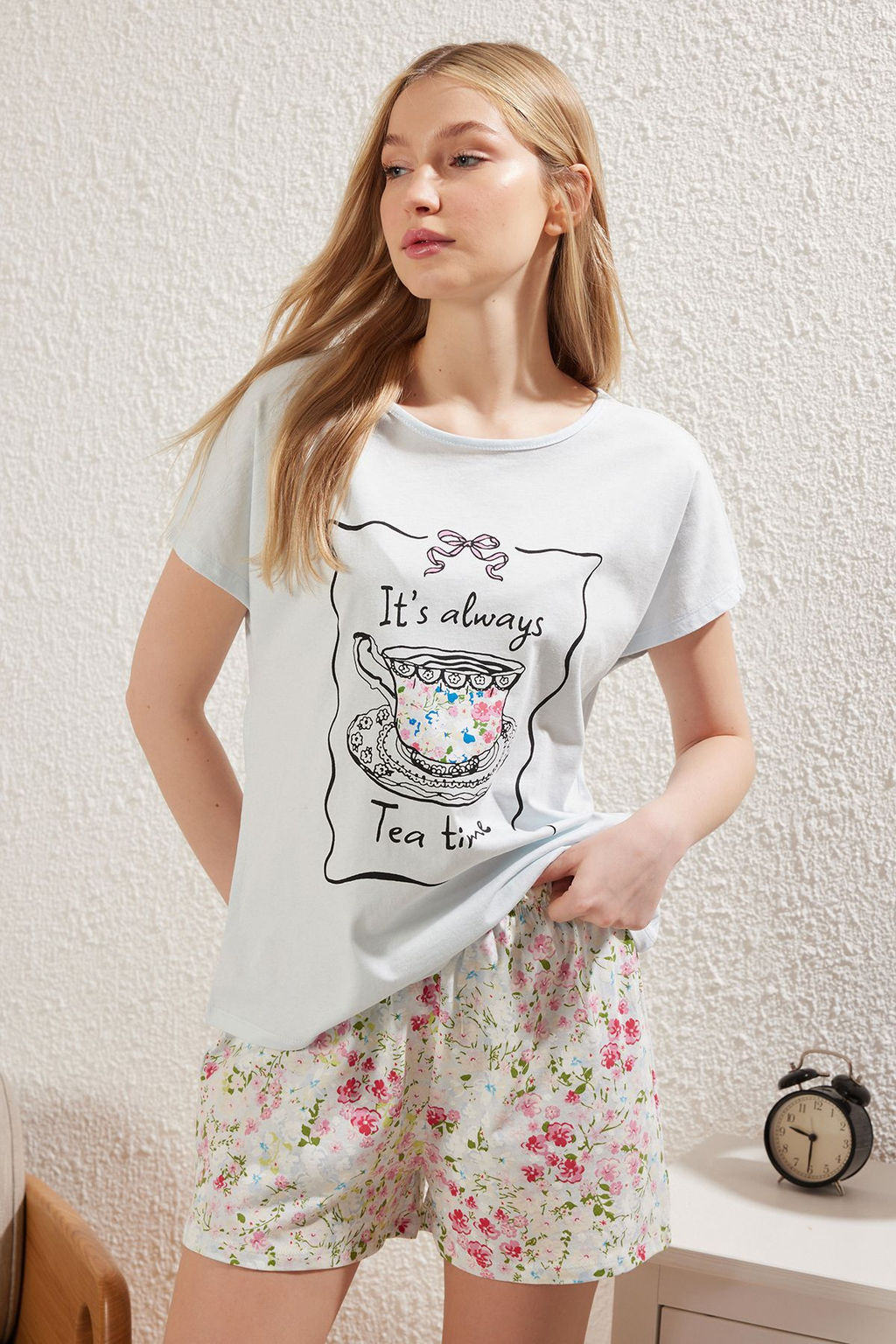 Trendyolmilla Mavi %100 Pamuklu Cicekli Sortlu Orme Pijama Tak?m? THMSS25PT00184