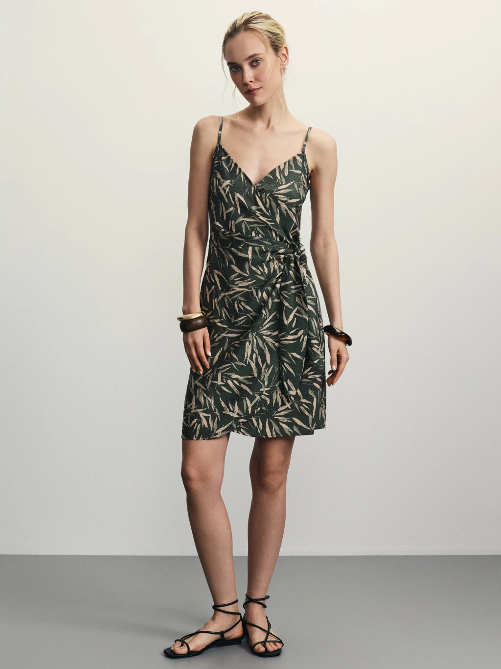 Мини сарафан на запах / Zarina фото 2