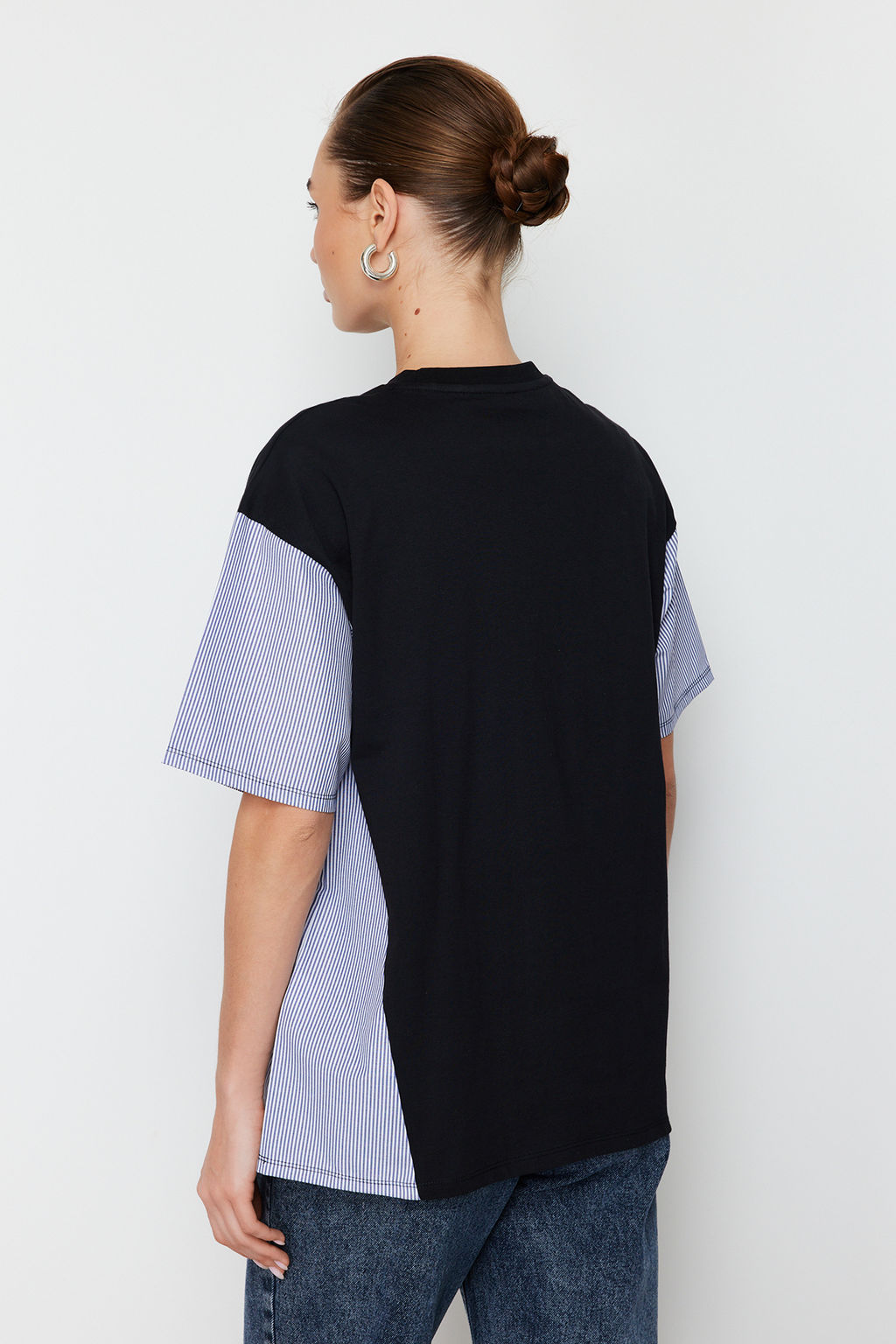 TRENDYOLMILLA Siyah Oversize/Genis Kal?p Poplin Detayl? Bask?l? Orme T-Shirt TWOSS24TS00005 фото 6