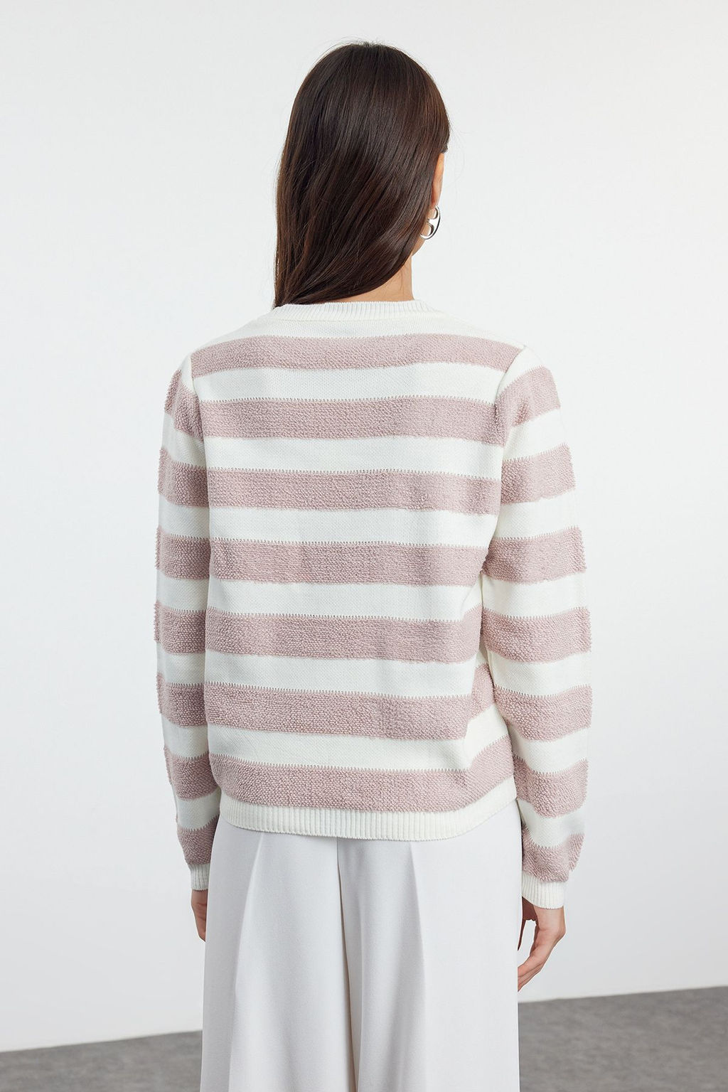 TRENDYOLMILLA Ekru Basic Cizgili Triko Kazak TWOAW25KZ00234