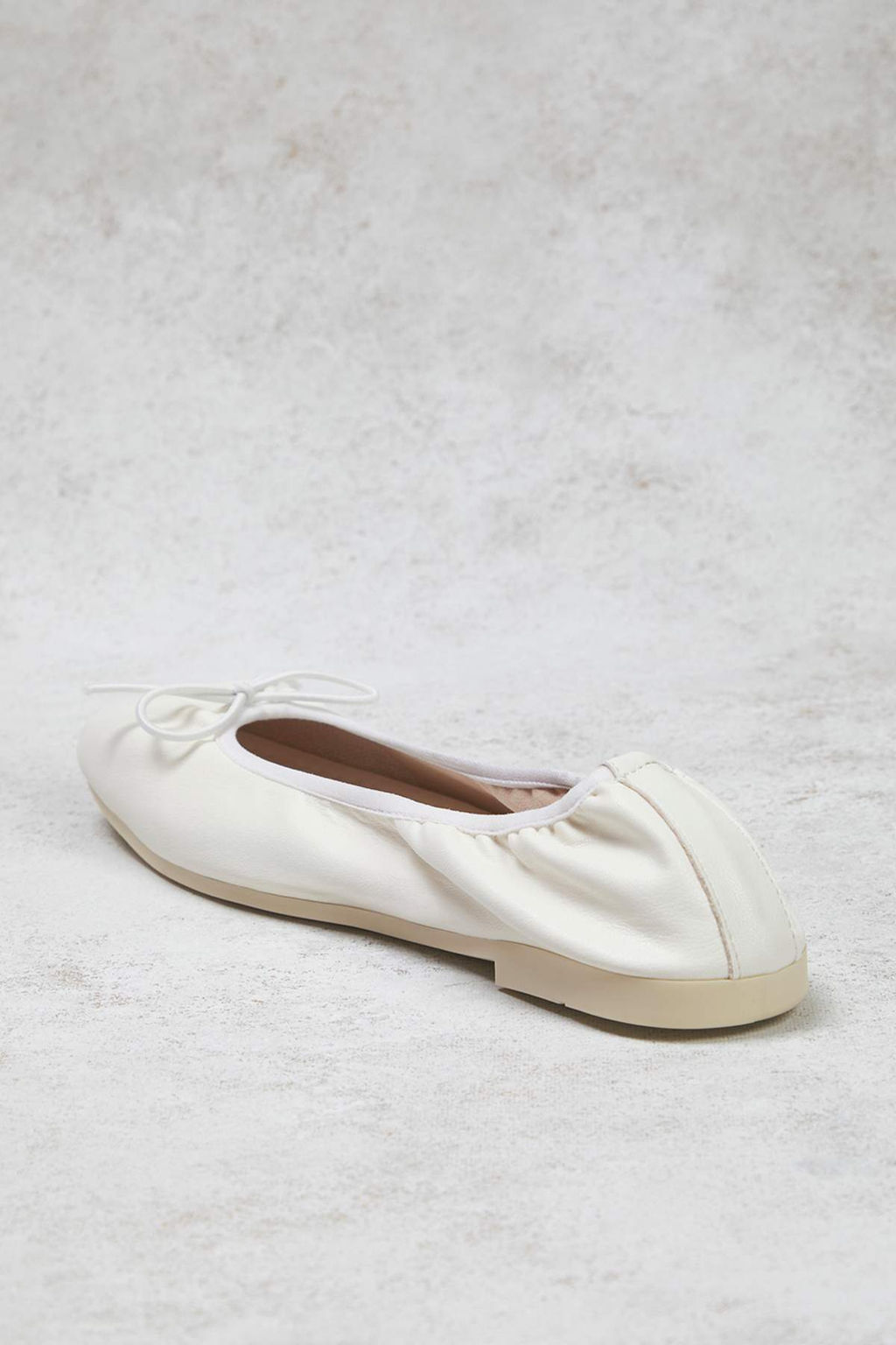 Trendyol Shoes Beyaz Fiyonklu Katlanabilir Esnek Taban Kad?n Babet TAKSS25BE00016 - Trendyolmilla фото 5