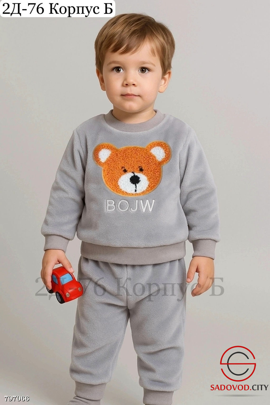 Костюм для детей с вышивкой медведя