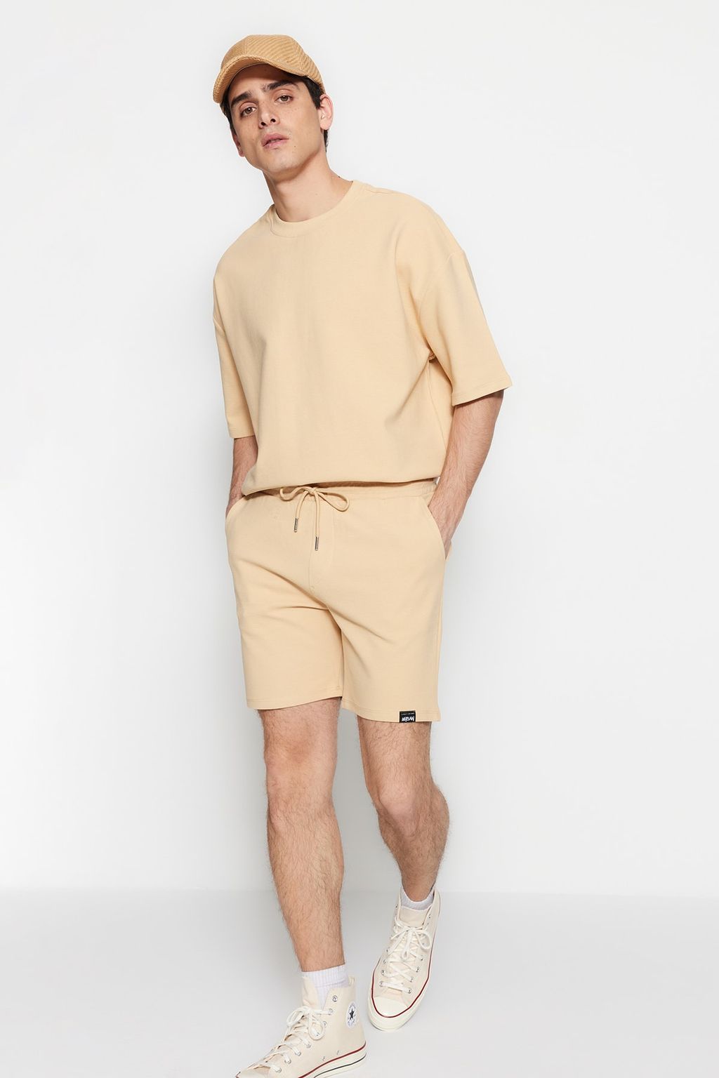 TRENDYOL MAN Premium Siyah Regular %100 Pamuklu Fit Dokulu Sort & Bermuda TMNSS23SR00032
