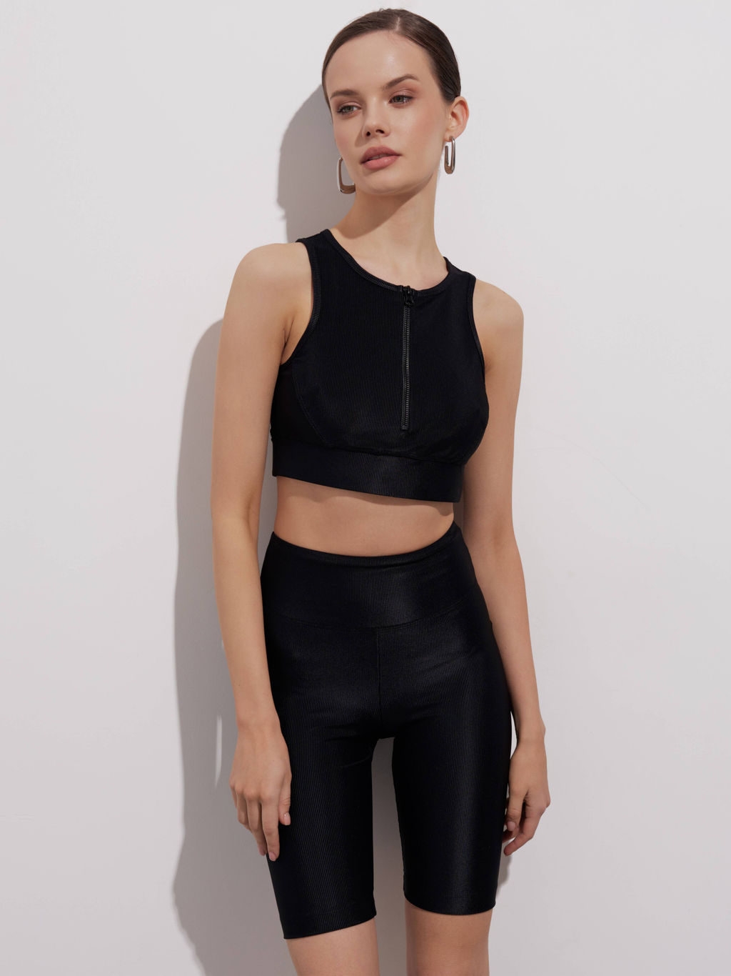 CONTE Укороченный спортивный топ в рубчик на молнии LTD 2745 black - Conte elegant фото 3