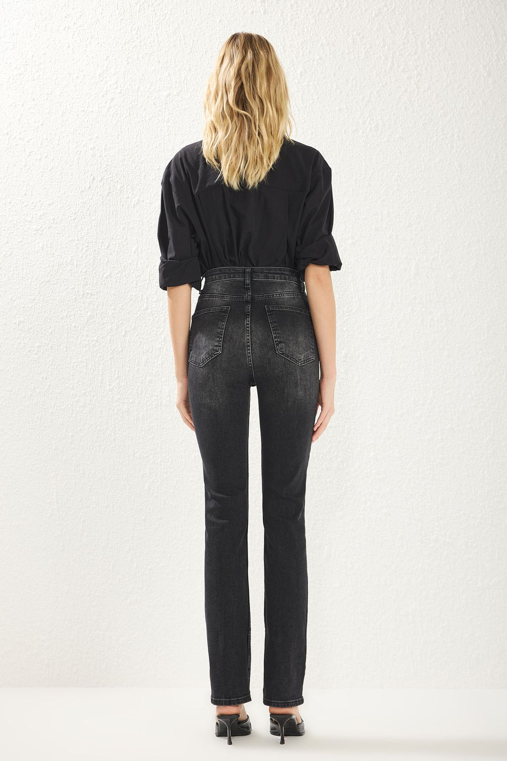 TRENDYOLMILLA Koyu Mavi Y?rtmacl? Super Yuksek Bel Slim Flare Jeans TWOSS22JE0643  фото 20