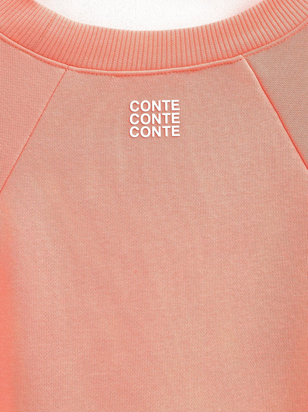 CONTE Футболка из футера со спущенной линией плеч и акцентными швами LD 2587 sugar coral