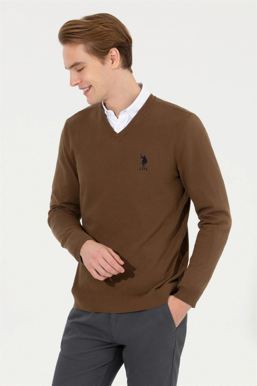 U. S. Polo Assn Мужской базовый трикотажный свитер кокосового цвета с v-образным вырезом - U.s. polo assn фото 9