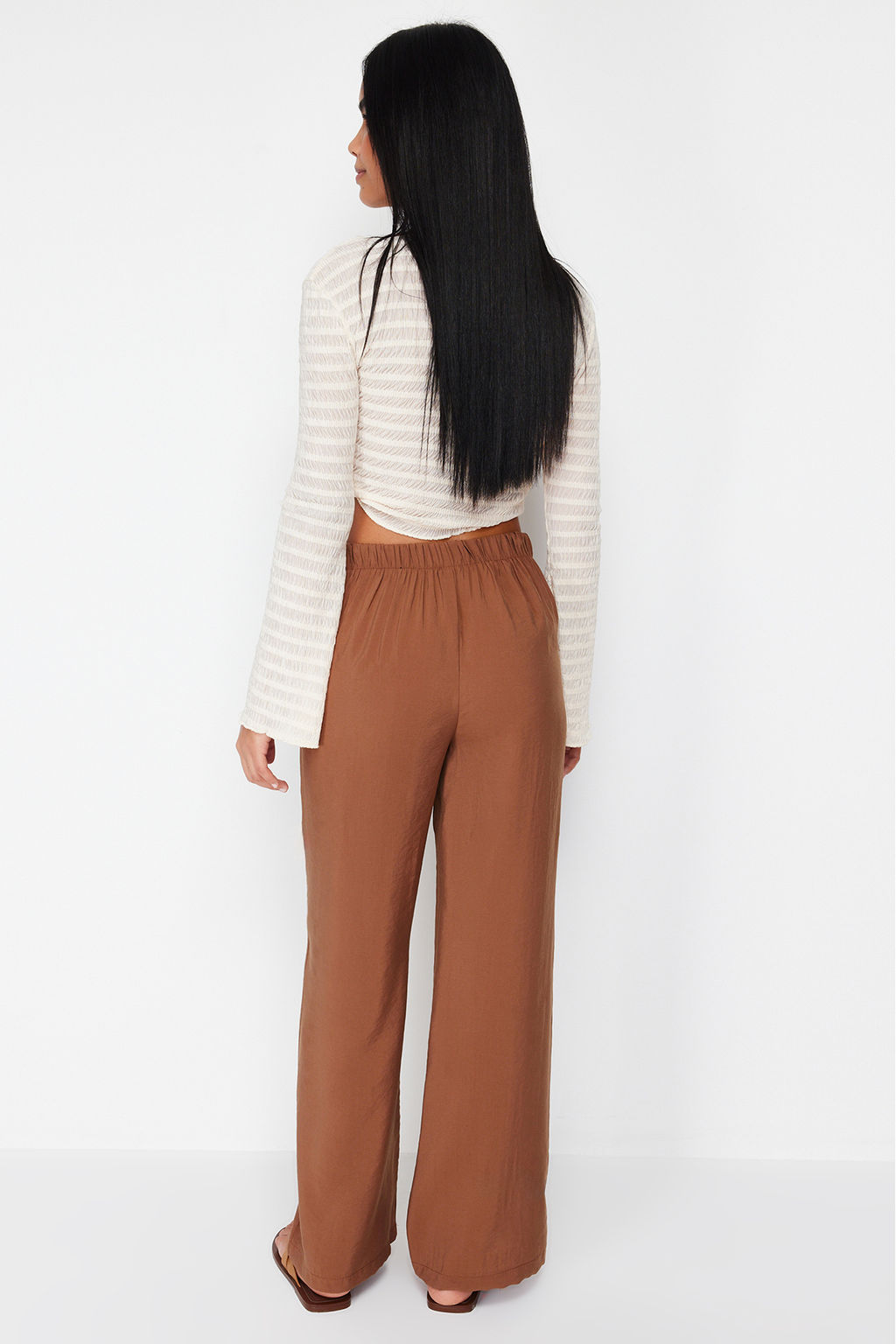 TRENDYOLMILLA Tarc?n Straight/Duz Kesim Arka Beli Lastikli Modal Icerikli Dokuma Pantolon TWOSS24PL00051 фото 6