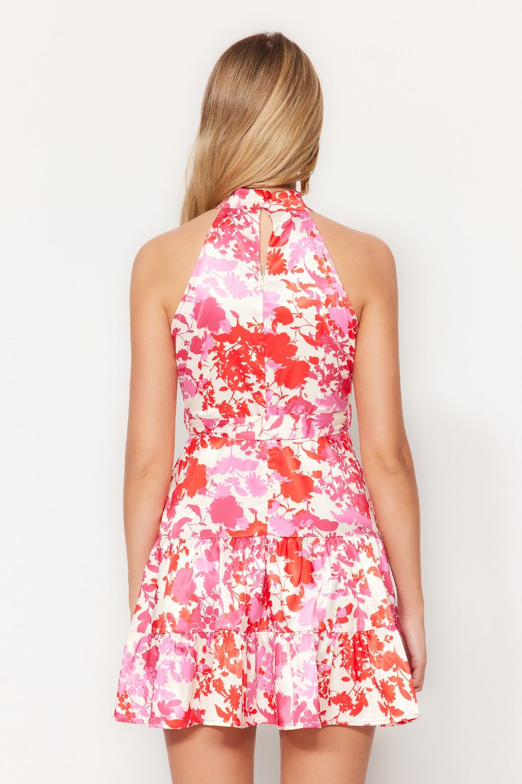 TRENDYOLMILLA Lacivert Desenli Halter Yaka A Kesim Saten Mini Dokuma Elbise TWOSS20EL2490  фото 5