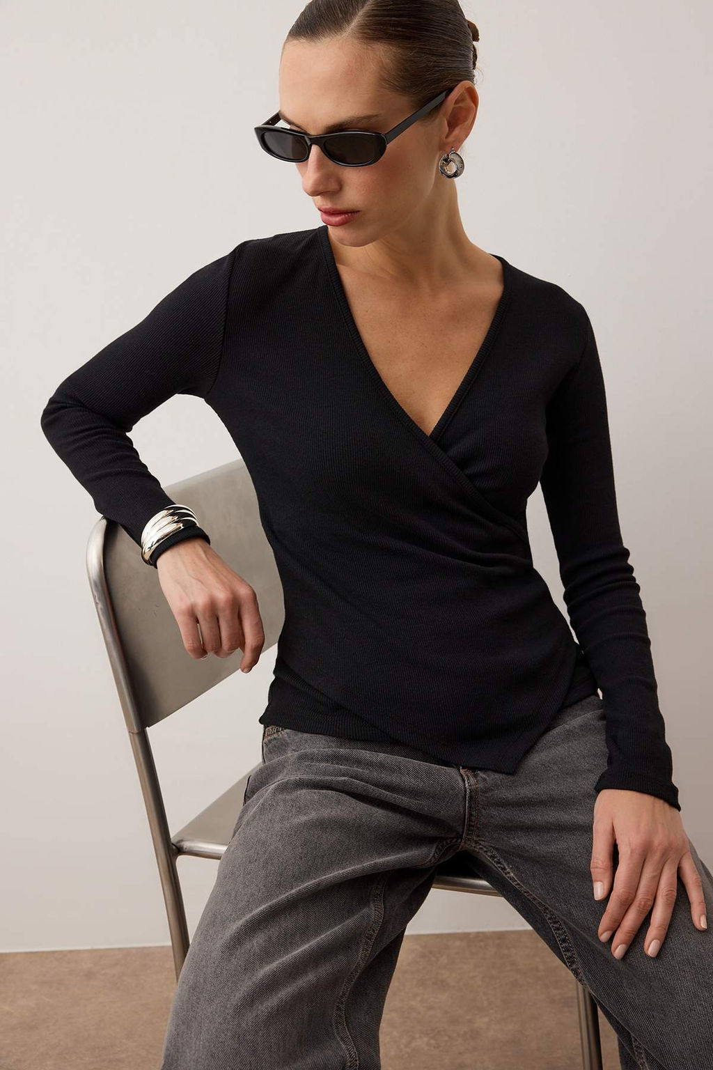 Siyah Fitted/Vucuda Oturan Kruvaze Yaka Uzun Kol Fitilli Esnek Orme Bluz TWOAW21BZ1274