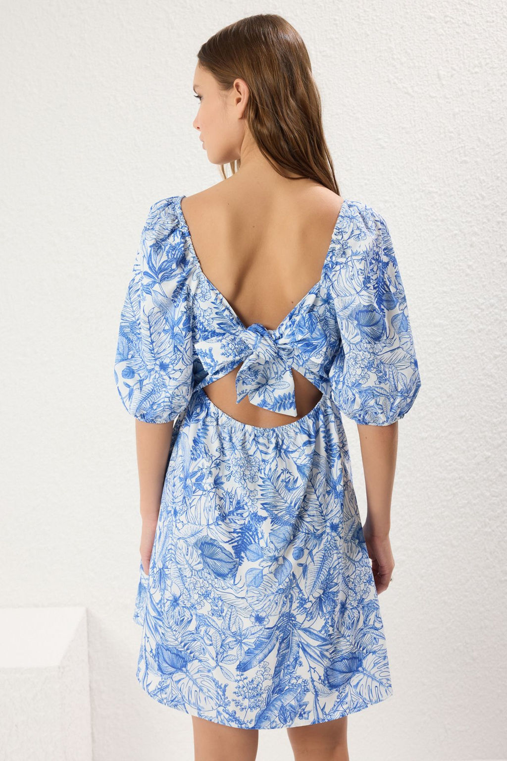 TRENDYOLMILLA Cok Renkli Cicekli Skater/Belden Ac?lan S?rt Detayl? Mini Dokuma Elbise TWOSS22EL1107 фото 4