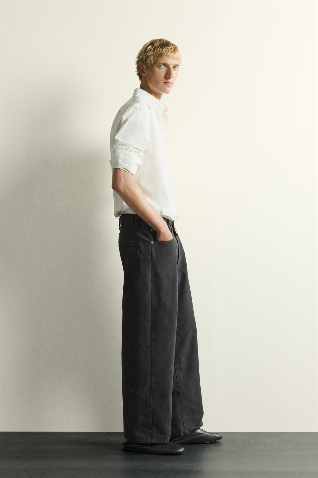 JEANS STRAIGHT RELAXED FIT / Negro - Zara фото 4