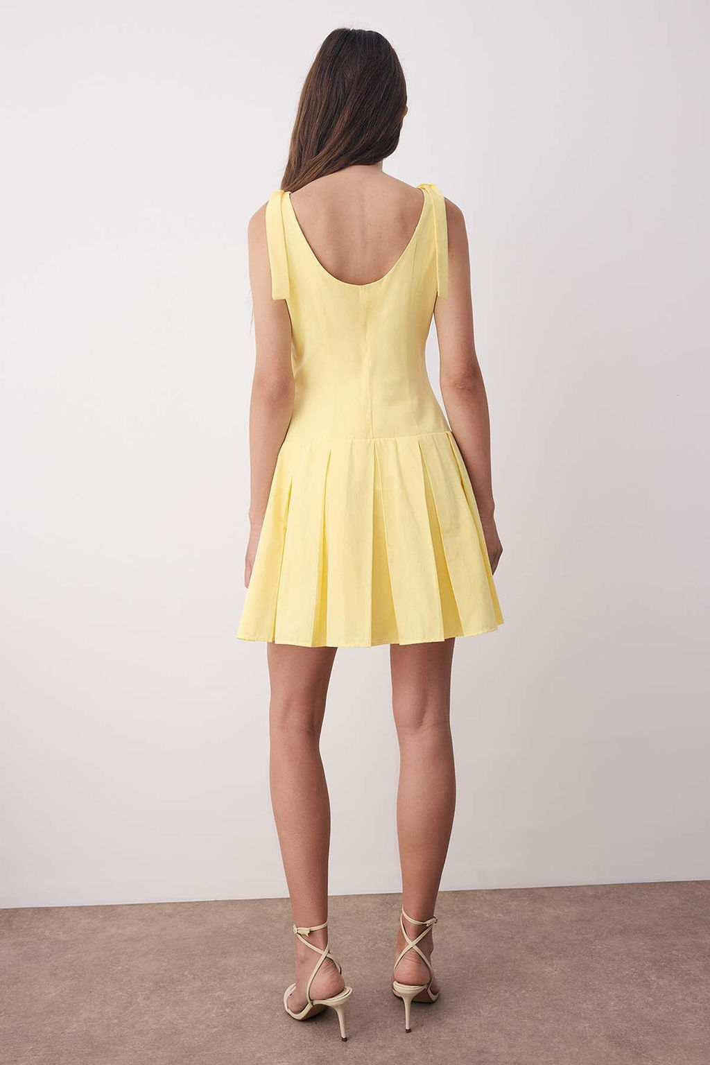 Ac?k Sar? Dugme Detayl? Pileli Dokuma Elbise TWOSS25EL00885 - Trendyolmilla фото 12