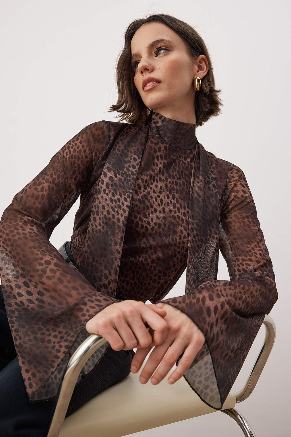 Siyah Fitted Animal Bask?l? Overlok Detayl? Tul Esnek Orme Bluz TWOAW26BZ00327 - Trendyolmilla фото 2