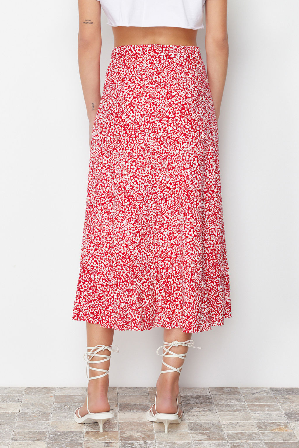 TRENDYOLMILLA K?rm?z? Bask?l? Buzgu Detayl? ve Volanl? Yuksek Bel Esnek Etek TWOSS21ET0029 фото 40