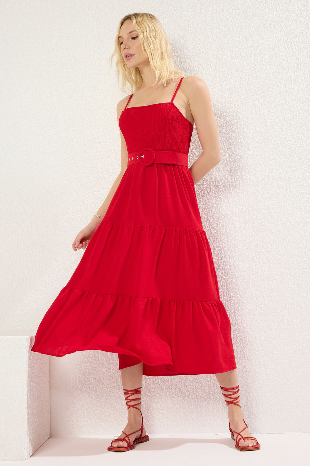 TRENDYOLMILLA Siyah Kemerli Volanl? Skater/Belden Ac?lan Midi Dokuma Elbise TWOSS21EL1929
