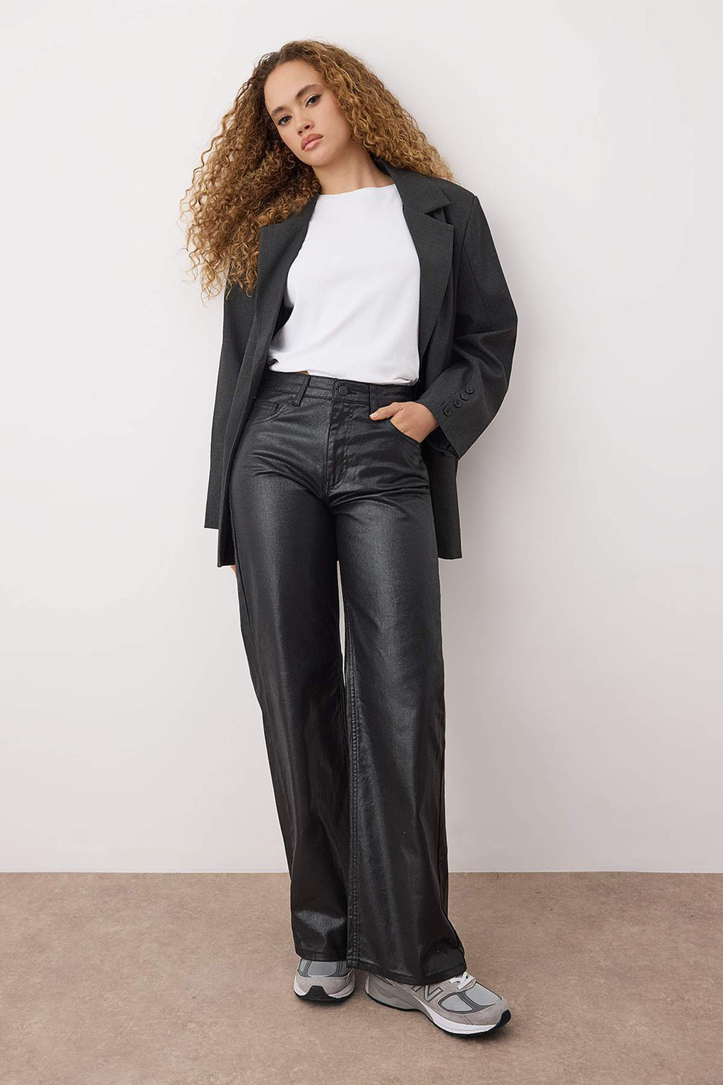 Siyah Kaplama Yuksek Bel Wide Leg Jeans TWOAW26JE00156