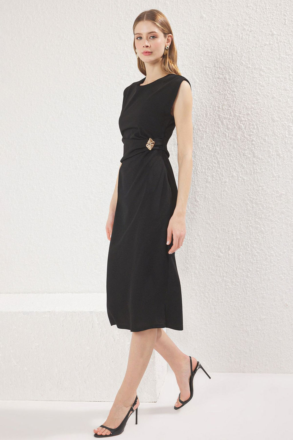 Siyah Duz Aksesuar Detayl? Midi Fitted/Vucuda Oturan Orme Elbise TWOSS25EL00661 - Trendyolmilla фото 2