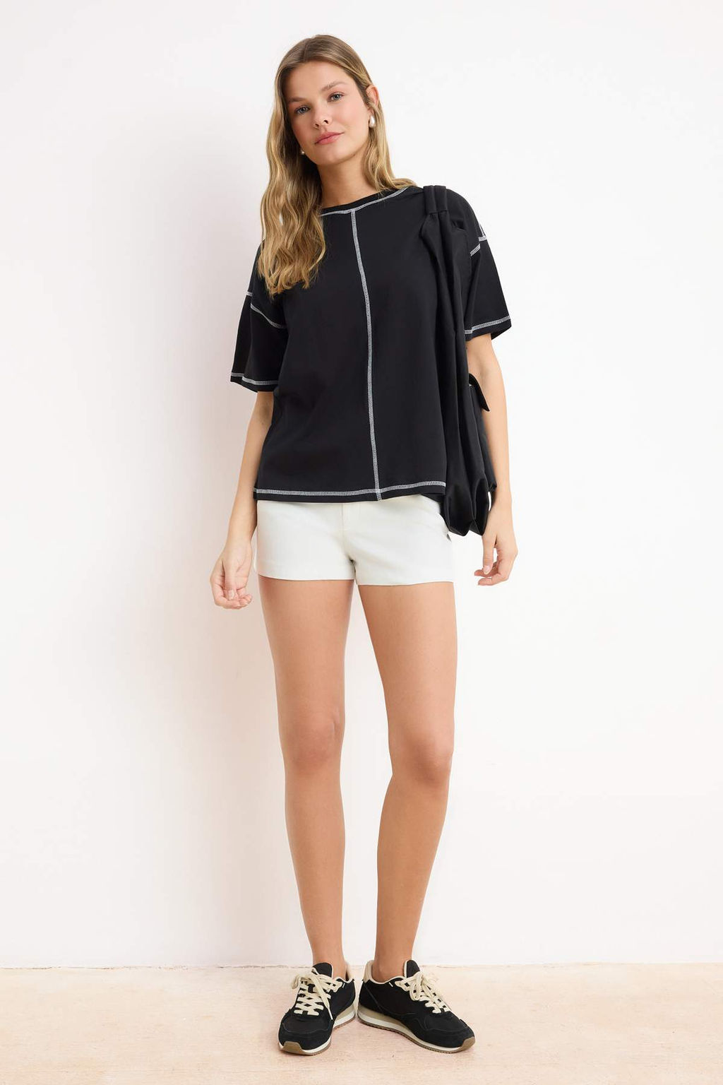 Siyah %100 Pamuk Karkoya Dikis Detayl? Oversize/Genis Kesim Orme T-Shirt TWOSS24TS00184