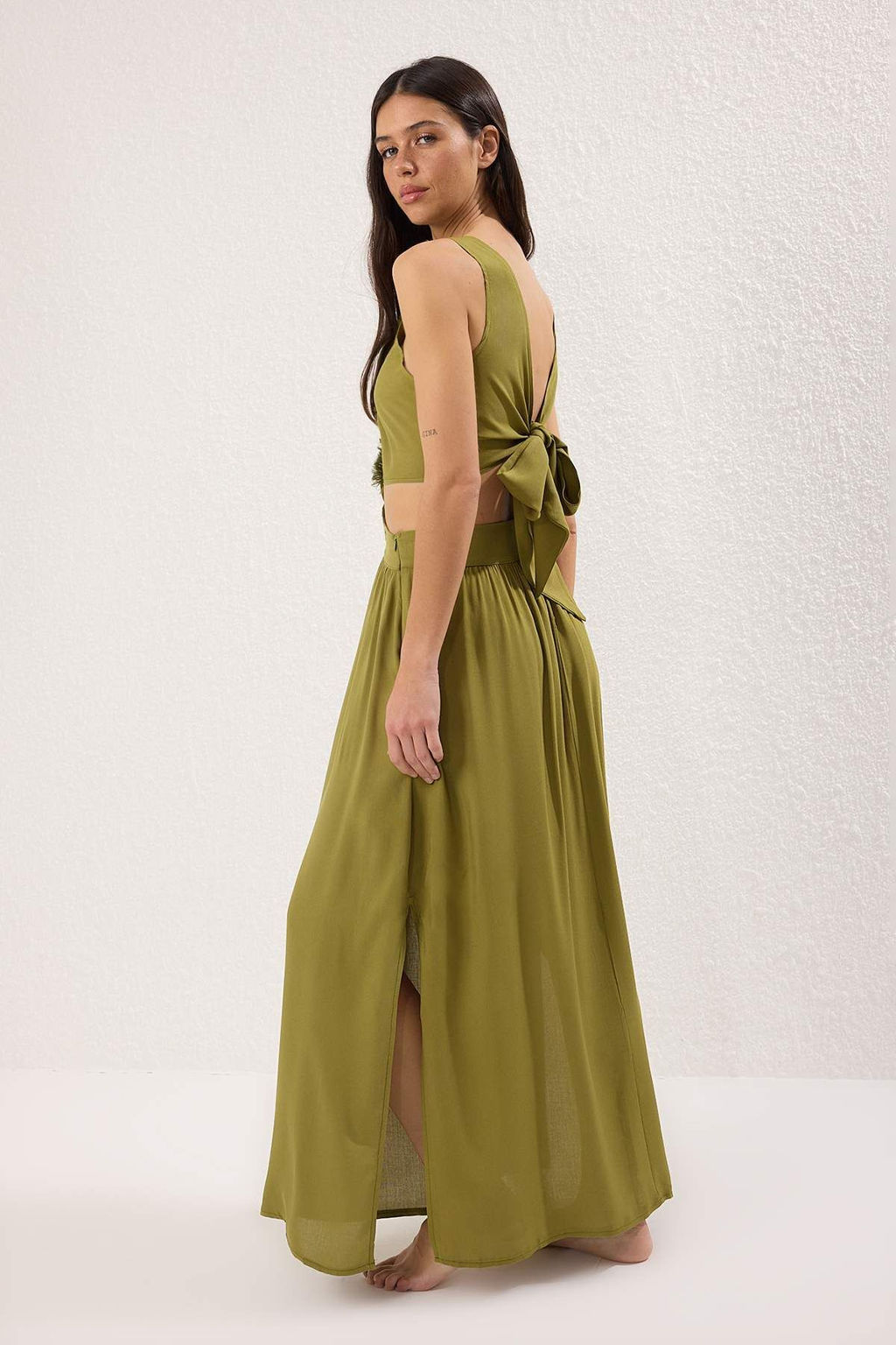 TRENDYOLMILLA Siyah Dokuma Puskullu Cut Out/Pencere Maxi Plaj Elbisesi TBESS21EL3624 фото 23