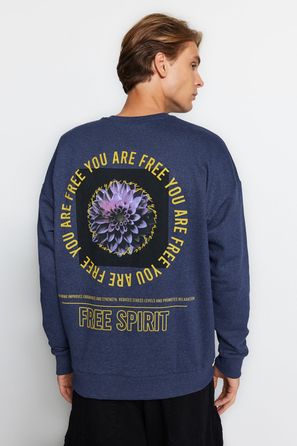 Indigo Oversize/Genis Kesim Cicek S?rt Bask?l? Ici Polarl?/S?cak Tutan Sweatshirt TMNAW23SW00493