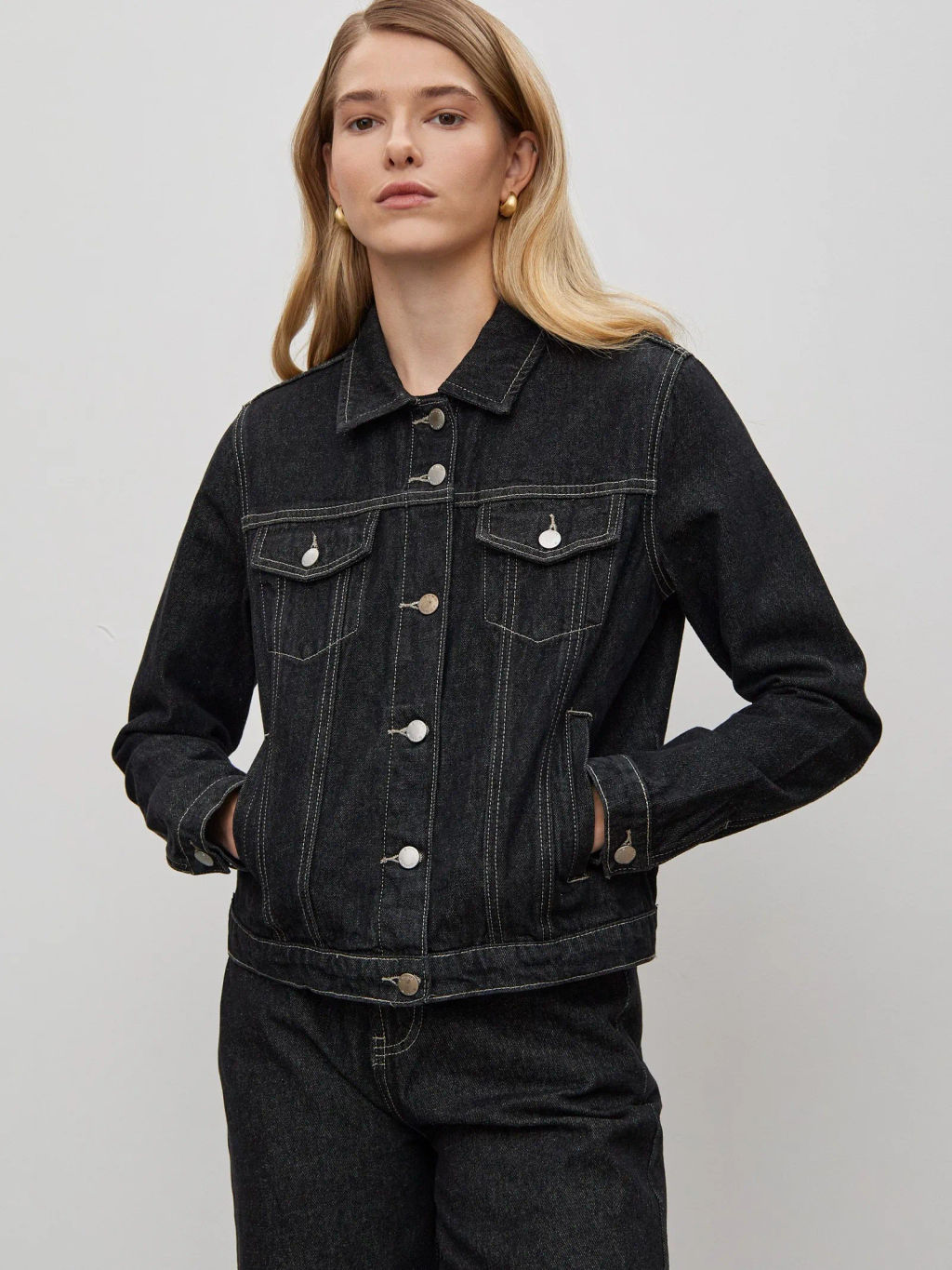 ЕМКА / Джинсовая куртка в чёрном цвете - Emka фото 3