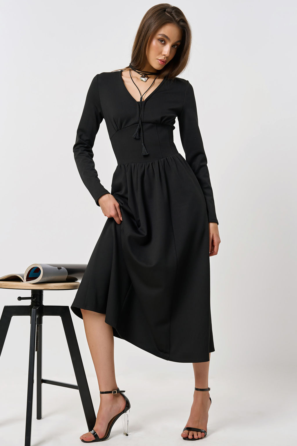 Платье прилегающего силуэта из трикотажа с длинным рукавом черное