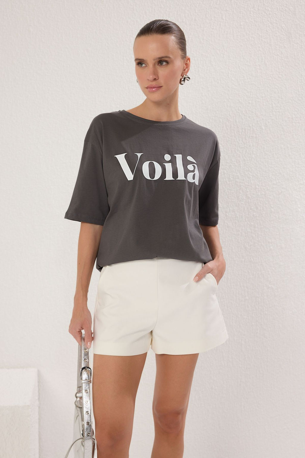 TRENDYOLMILLA Ekru %100 Pamuk Slogan Bask?l? Oversize/Genis Kesim Orme T-Shirt TWOSS25TS00179 фото 2