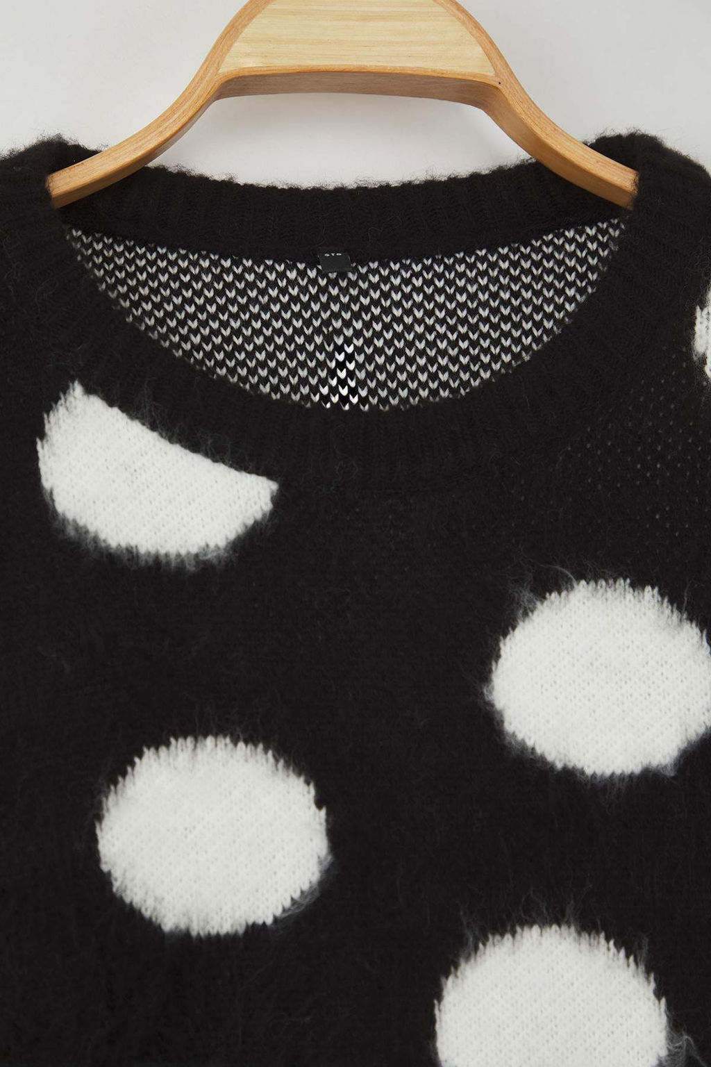 Siyah Genis Kal?p Yumusak Dokulu Puantiyeli Triko Kazak TWOAW26KZ00225 - Trendyolmilla фото 7