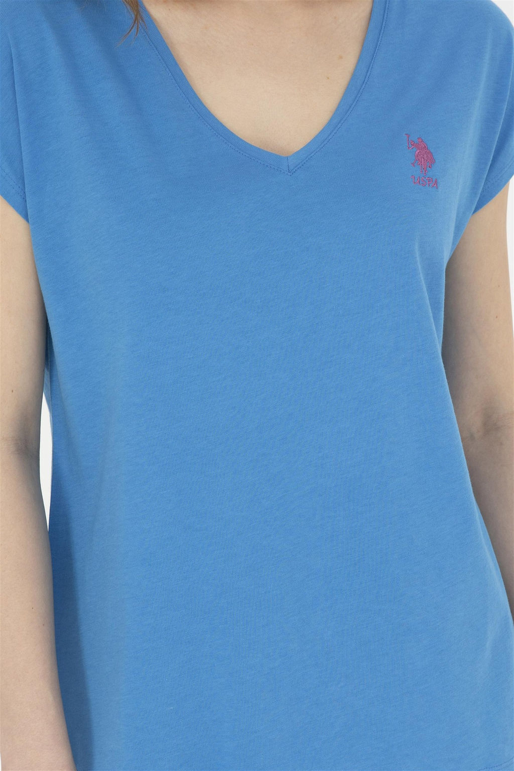 Женская базовая футболка Saks с v-образным вырезом Неожиданная скидка в корзине - U.s. polo assn фото 6