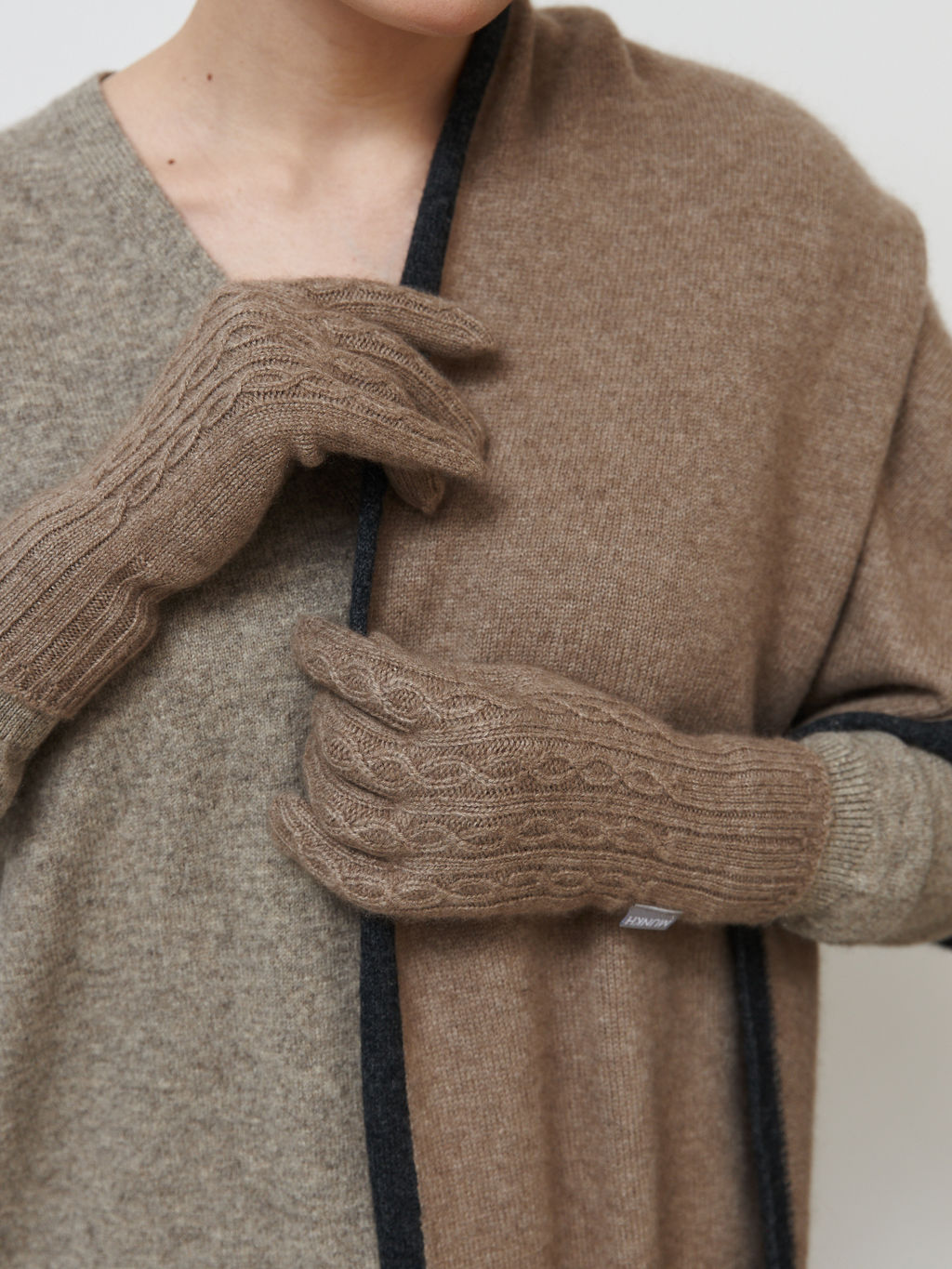 Перчатки из кашемира 31022 капучино