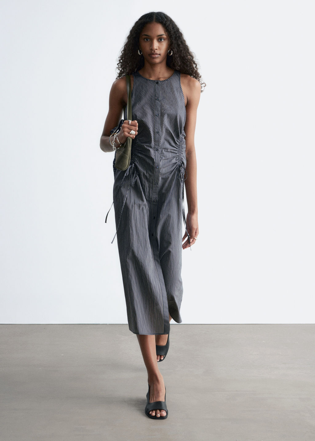 Vestido midi sin mangas con cord?n de ajuste - H&m фото 6