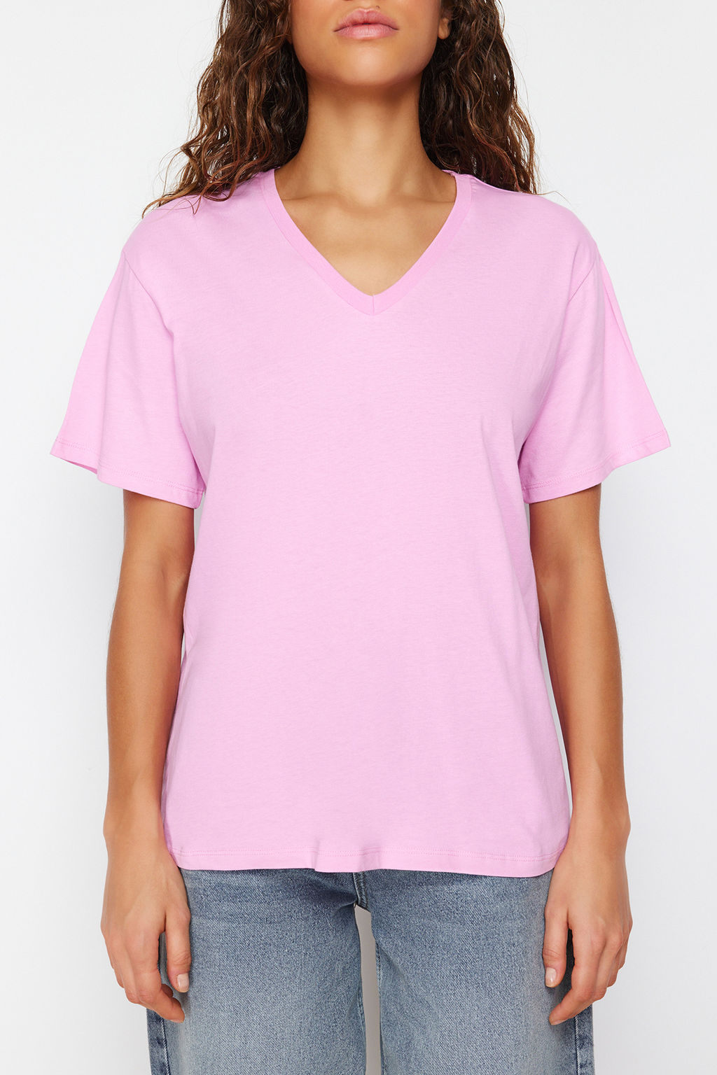 TRENDYOLMILLA Ekru %100 Pamuk Oversize/Genis Kal?p V Yaka Orme T-Shirt TWOSS23TS00003 фото 5