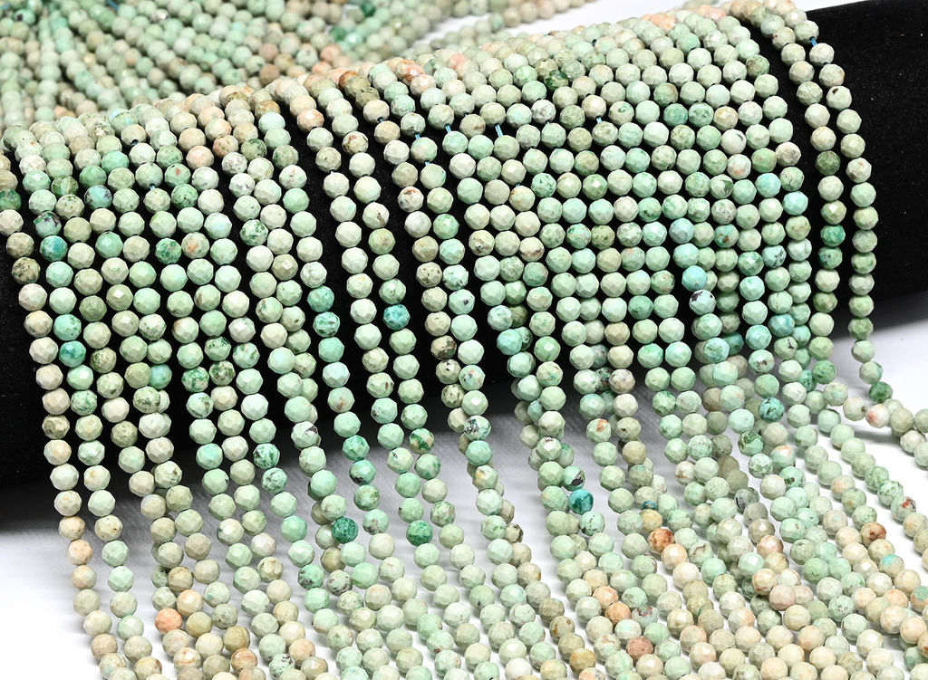 Бусины из бирюзы шарик гр.4мм, 39см, 95 бусин Радуга камня